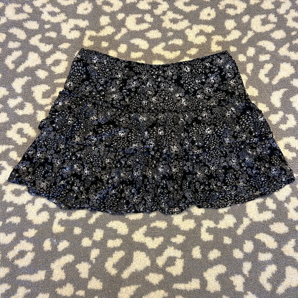 Dream Out Loud Skirt by Selena Gomez, flower design, Size 7, Zips up on the side - Picture 1 of 3